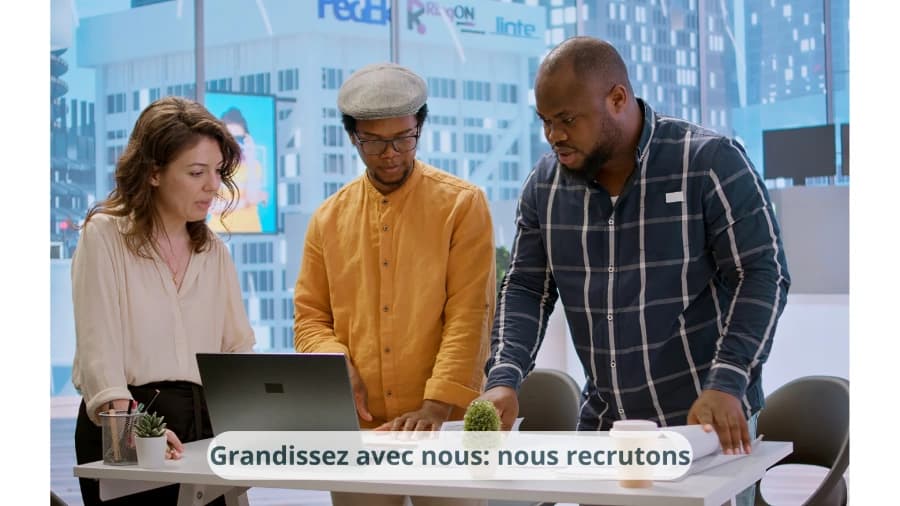 Personnes autour d'une table